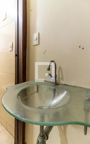 Casa à venda com 205m², 3 quartos e 2 vagas Casa à venda com 205m², 3 quartos e 2 vagasCopa