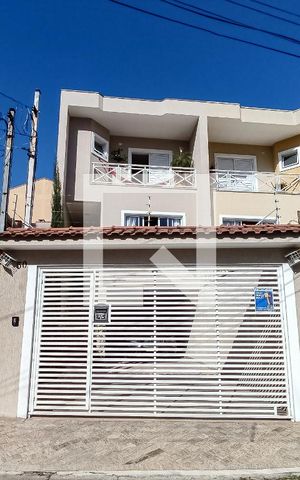 Casa à venda com 149m², 3 quartos e 2 vagas Casa à venda com 149m², 3 quartos e 2 vagasFachada