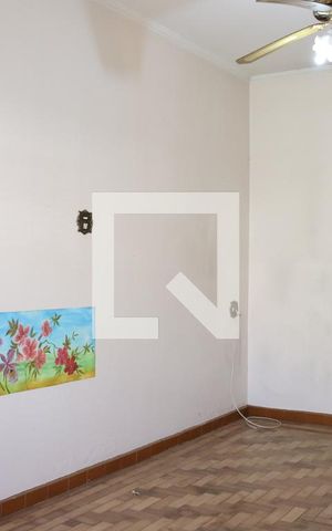 Casa à venda com 289m², 3 quartos e 2 vagas Casa à venda com 289m², 3 quartos e 2 vagasSala