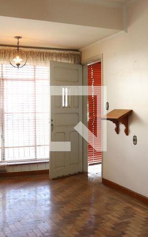 Casa à venda com 289m², 3 quartos e 2 vagas Casa à venda com 289m², 3 quartos e 2 vagasSala