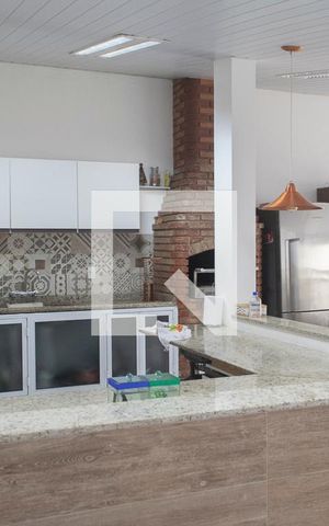 Casa para alugar com 500m², 4 quartos e 3 vagas Casa para alugar com 500m², 4 quartos e 3 vagasCozinha