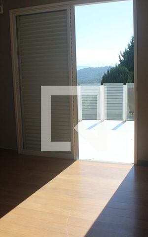 Casa à venda com 360m², 4 quartos e 4 vagasSuíte 2