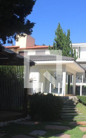 Casa à venda com 360m², 4 quartos e 4 vagasFachada