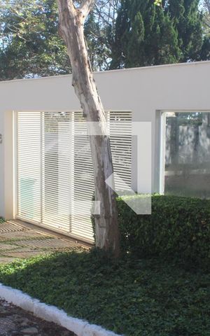 Casa à venda com 360m², 4 quartos e 4 vagasFachada