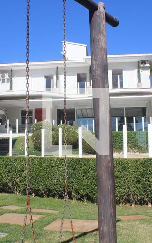 Casa à venda com 360m², 4 quartos e 4 vagasFachada