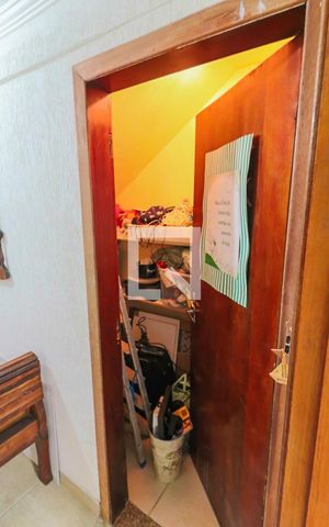 Casa de condomínio à venda com 240m², 3 quartos e 2 vagas Casa de condomínio à venda com 240m², 3 quartos e 2 vagasDeposito Garagem
