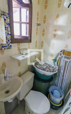 Casa de condomínio à venda com 240m², 3 quartos e 2 vagas Casa de condomínio à venda com 240m², 3 quartos e 2 vagasBanheiro Lavanderia