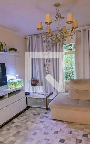 Casa de condomínio à venda com 240m², 3 quartos e 2 vagas Casa de condomínio à venda com 240m², 3 quartos e 2 vagasSala