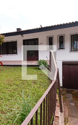 Casa à venda com 400m², 5 quartos e 5 vagas Casa à venda com 400m², 5 quartos e 5 vagasFachada