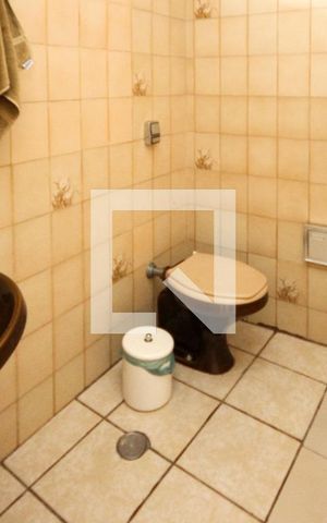Casa à venda com 249m², 6 quartos e 1 vaga Casa à venda com 249m², 6 quartos e 1 vagaBanheiro de serviço