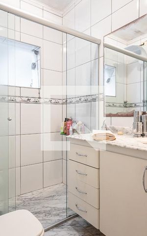 Casa à venda com 210m², 3 quartos e 2 vagas Casa à venda com 210m², 3 quartos e 2 vagasBanheiro