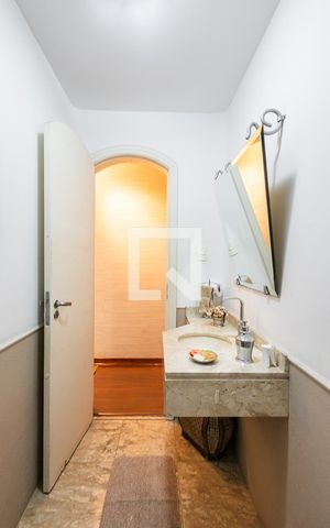 Casa à venda com 210m², 3 quartos e 2 vagas Casa à venda com 210m², 3 quartos e 2 vagasLavabo