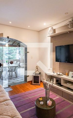 Casa à venda com 210m², 3 quartos e 2 vagas Casa à venda com 210m², 3 quartos e 2 vagasSala