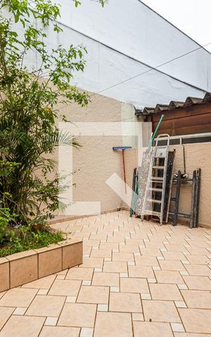 Casa à venda com 210m², 3 quartos e 2 vagas Casa à venda com 210m², 3 quartos e 2 vagasQuintal