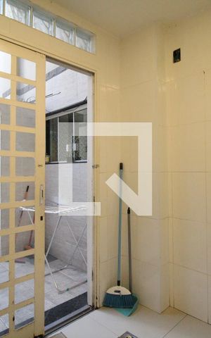 Casa de condomínio à venda com 360m², 4 quartos e 4 vagasÁrea de Serviço
