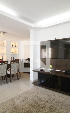 Casa de condomínio à venda com 360m², 4 quartos e 4 vagasSala