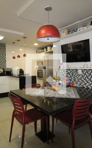 Casa de condomínio à venda com 360m², 4 quartos e 4 vagasCozinha