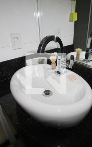 Casa de condomínio à venda com 360m², 4 quartos e 4 vagasBanheiro 1