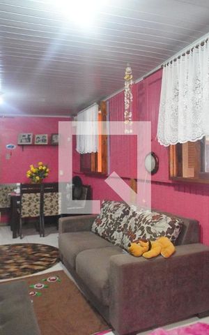Casa à venda com 80m², 2 quartos e 2 vagasSala