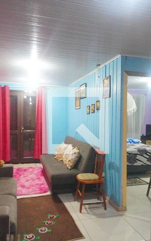 Casa à venda com 80m², 2 quartos e 2 vagasSala