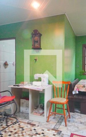 Casa à venda com 80m², 2 quartos e 2 vagasSala