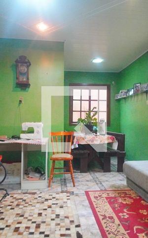 Casa à venda com 80m², 2 quartos e 2 vagasSala
