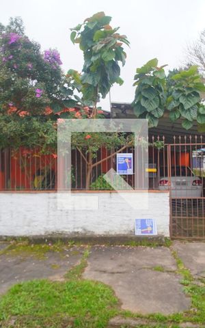Casa à venda com 80m², 2 quartos e 2 vagasFachada