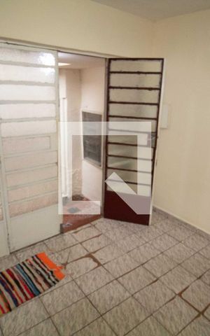 Casa para alugar com 76m², 3 quartos e 1 vaga Casa para alugar com 76m², 3 quartos e 1 vagaSala