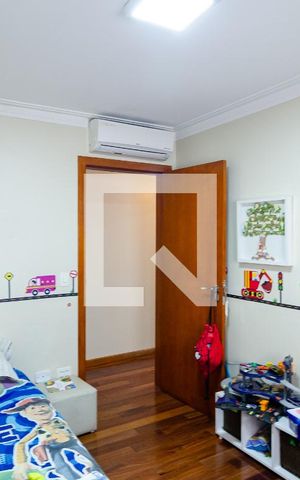 Casa à venda com 220m², 3 quartos e 2 vagasQuarto 3