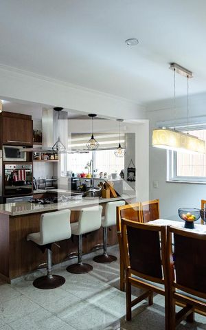 Casa à venda com 220m², 3 quartos e 2 vagasCozinha