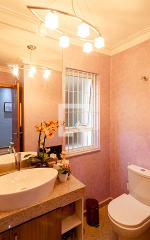 Casa à venda com 220m², 3 quartos e 2 vagasLavabo