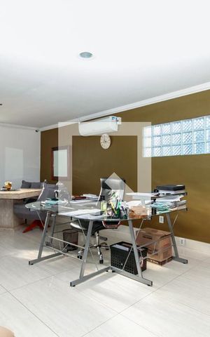 Casa à venda com 177m², 1 quarto e 8 vagas Casa à venda com 177m², 1 quarto e 8 vagasSala/Escritório