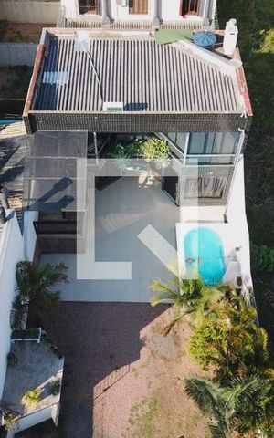 Casa à venda com 177m², 1 quarto e 8 vagas Casa à venda com 177m², 1 quarto e 8 vagasFachada