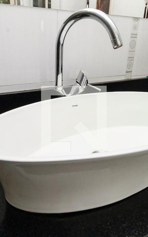 Casa à venda com 177m², 1 quarto e 8 vagas Casa à venda com 177m², 1 quarto e 8 vagasBanheiro