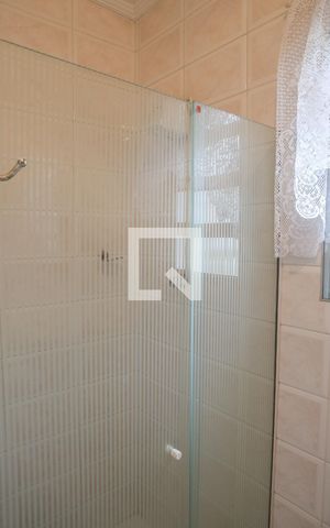 Casa à venda com 411m², 3 quartos e 9 vagas Casa à venda com 411m², 3 quartos e 9 vagasBanheiro da Cozinha