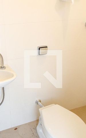 Casa à venda com 394m², 3 quartos e 3 vagas Casa à venda com 394m², 3 quartos e 3 vagasBanheiro de Serviço