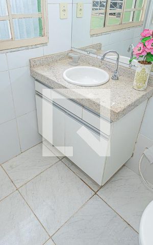 Casa à venda com 600m², 5 quartos e 6 vagasBanheiro Suíte 2