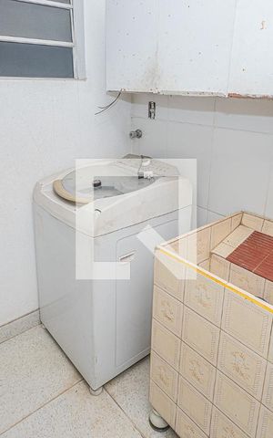 Casa à venda com 600m², 5 quartos e 6 vagasÁrea de serviço