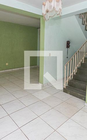 Casa à venda com 600m², 5 quartos e 6 vagasSala