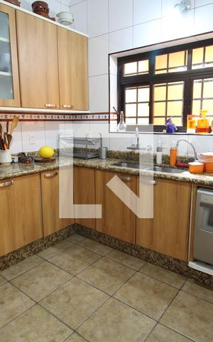 Casa à venda com 400m², 4 quartos e 3 vagasCozinha