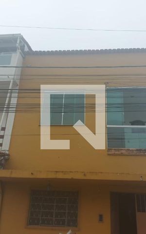 Casa à venda com 180m², 4 quartos e 2 vagas Casa à venda com 180m², 4 quartos e 2 vagasFachada