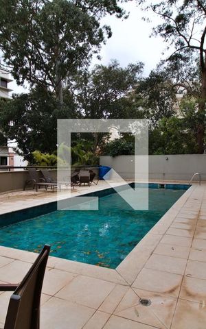 Apartamento à venda com 342m², 3 quartos e 6 vagas Apartamento à venda com 342m², 3 quartos e 6 vagasÁrea comum - Piscina