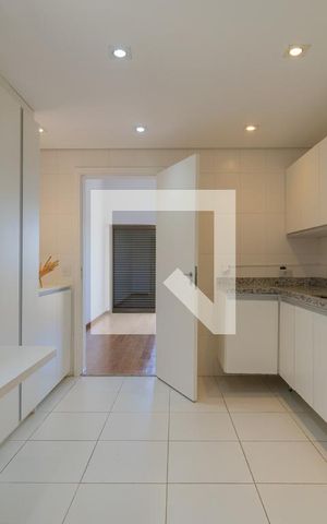 Apartamento à venda com 342m², 3 quartos e 6 vagas Apartamento à venda com 342m², 3 quartos e 6 vagasCozinha