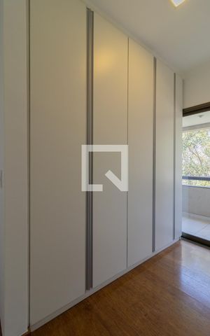 Apartamento à venda com 342m², 3 quartos e 6 vagas Apartamento à venda com 342m², 3 quartos e 6 vagasCloset da Suíte 1