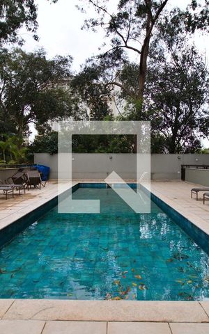 Apartamento à venda com 342m², 3 quartos e 6 vagas Apartamento à venda com 342m², 3 quartos e 6 vagasÁrea comum - Piscina