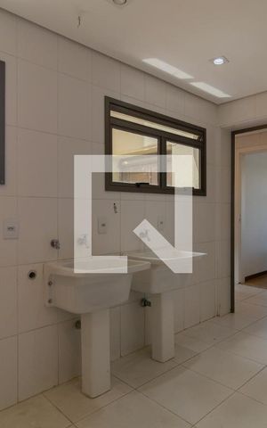 Apartamento à venda com 342m², 3 quartos e 6 vagas Apartamento à venda com 342m², 3 quartos e 6 vagasÁrea de Serviço