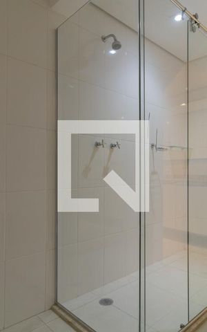 Apartamento à venda com 342m², 3 quartos e 6 vagas Apartamento à venda com 342m², 3 quartos e 6 vagasBanheiro da Suíte 1