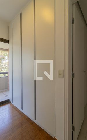 Apartamento à venda com 342m², 3 quartos e 6 vagas Apartamento à venda com 342m², 3 quartos e 6 vagasCloset da Suíte 1