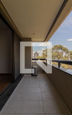 Apartamento à venda com 342m², 3 quartos e 6 vagas Apartamento à venda com 342m², 3 quartos e 6 vagasVaranda da Suíte 1