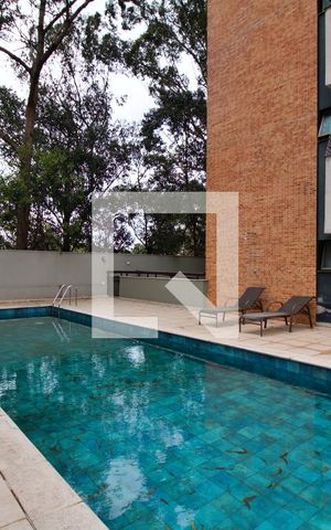 Apartamento à venda com 342m², 3 quartos e 6 vagas Apartamento à venda com 342m², 3 quartos e 6 vagasÁrea comum - Piscina